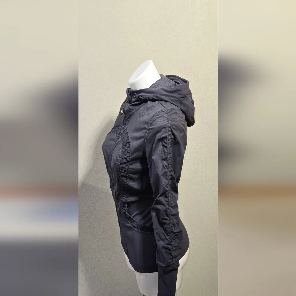 lululemon athletica 16 pit